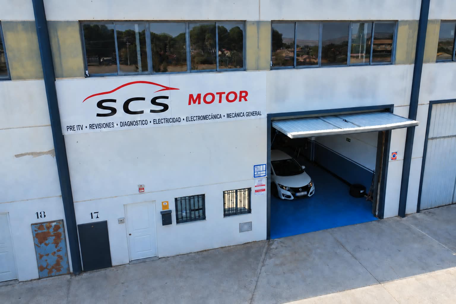 Fachada de SCS Motor, nave 17 del Polígono La Noria
